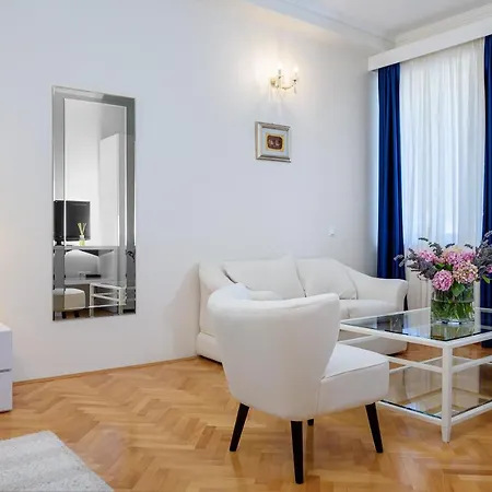 Palace Schoen Milesi - Esense Of Prestige - Private Pool - Old Money Style Luxury - Walking Distance To The Old Town, The And Amenities - Buralux 4*