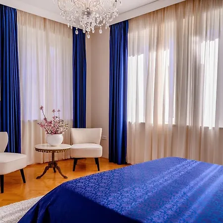 Palace Schoen Milesi - Esense Of Prestige - Private Pool - Free Parking - Old Money Style Luxury - Walking Distance To The Old Town, The And Amenities - Buralux Pensión 4*