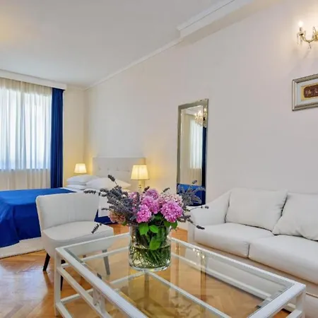 Palace Schoen Milesi - Esense Of Prestige - Private Pool - Old Money Style Luxury - Walking Distance To The Old Town, The And Amenities - Buralux 4*