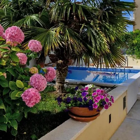 Palace Schoen Milesi - Esense Of Prestige - Private Pool - Old Money Style Luxury - Walking Distance To The Old Town, The And Amenities - Buralux Split