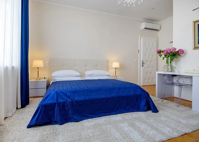 Palace Schoen Milesi - Esense Of Prestige - Private Pool - Old Money Style Luxury - Walking Distance To The Old Town, The And Amenities - Buralux