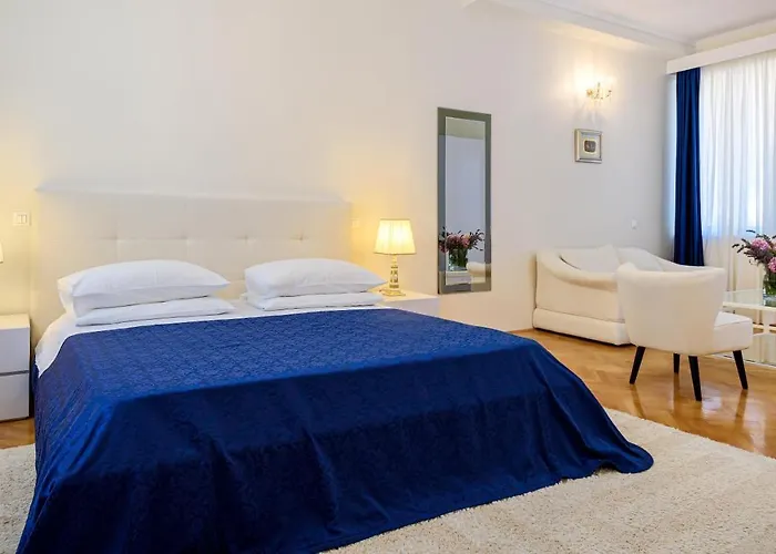 게스트하우스 Palace Schoen Milesi - Esense Of Prestige - Private Pool - Old Money Style Luxury - Walking Distance To The Old Town, The And Amenities - Buralux 4*