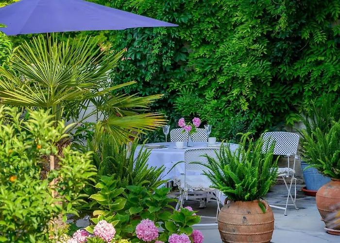 Palace Schoen Milesi - Esense Of Prestige - Private Pool - Old Money Style Luxury - Walking Distance To The Old Town, The And Amenities - Buralux 게스트하우스 스플리트