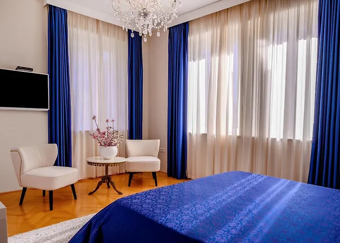 Palace Schoen Milesi - Esense Of Prestige - Private Pool - Old Money Style Luxury - Walking Distance To The Old Town, The And Amenities - Buralux 게스트하우스 4*