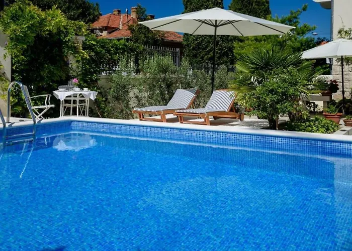 Palace Schoen Milesi - Esense Of Prestige - Private Pool - Old Money Style Luxury - Walking Distance To The Old Town, The And Amenities - Buralux 4* 스플리트