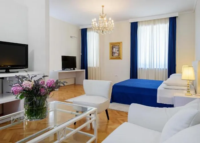 Palace Schoen Milesi - Esense Of Prestige - Private Pool - Old Money Style Luxury - Walking Distance To The Old Town, The And Amenities - Buralux 스플리트