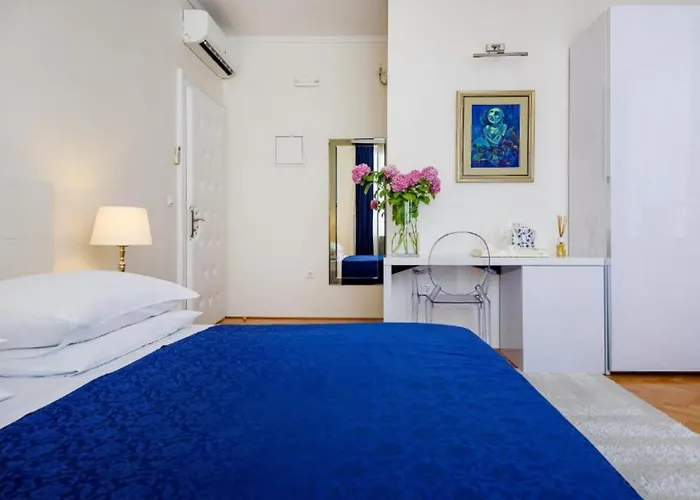 게스트하우스 Palace Schoen Milesi - Esense Of Prestige - Private Pool - Old Money Style Luxury - Walking Distance To The Old Town, The And Amenities - Buralux