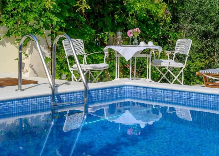 Palace Schoen Milesi - Esense Of Prestige - Private Pool - Old Money Style Luxury - Walking Distance To The Old Town, The And Amenities - Buralux