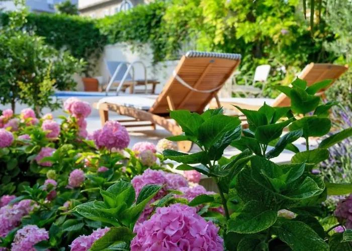 Palace Schoen Milesi - Esense Of Prestige - Private Pool - Old Money Style Luxury - Walking Distance To The Old Town, The And Amenities - Buralux 게스트하우스 스플리트