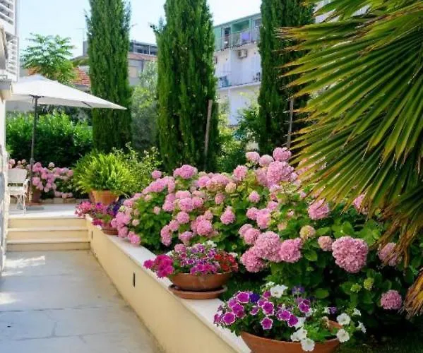 Palace Schoen Milesi - Esense Of Prestige - Private Pool - Old Money Style Luxury - Walking Distance To The Old Town, The And Amenities - Buralux