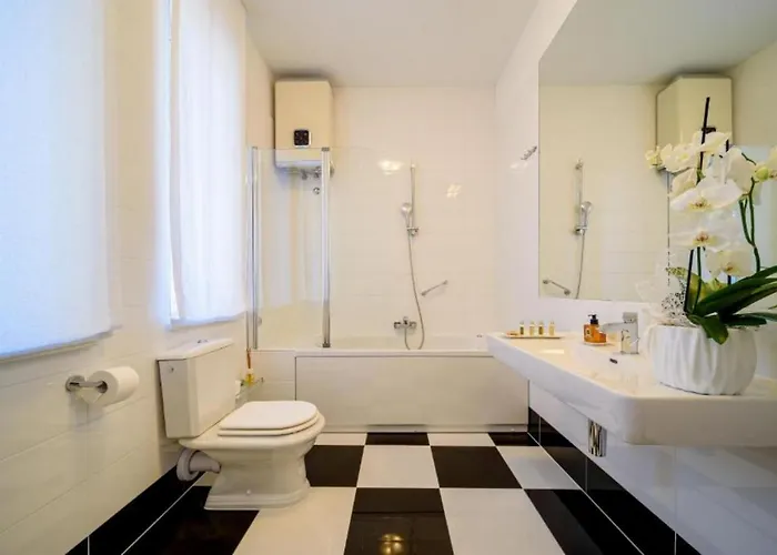 게스트하우스 Palace Schoen Milesi - Esense Of Prestige - Private Pool - Old Money Style Luxury - Walking Distance To The Old Town, The And Amenities - Buralux