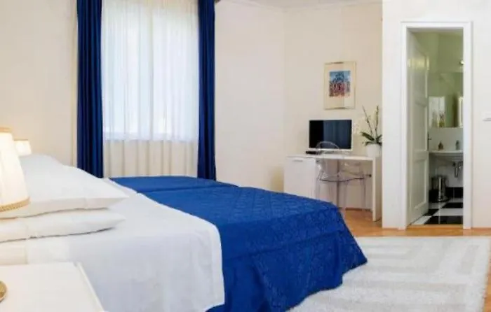 Palace Schoen Milesi - Esense Of Prestige - Private Pool - Old Money Style Luxury - Walking Distance To The Old Town, The And Amenities - Buralux 게스트하우스 4*
