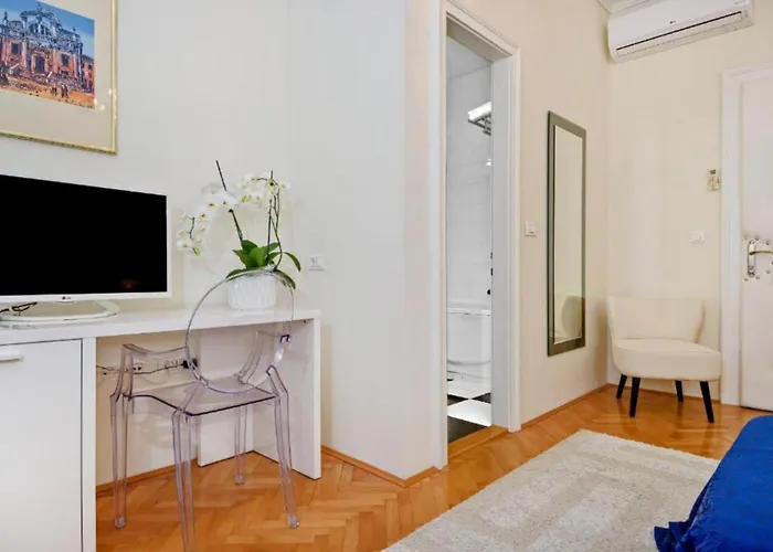 Palace Schoen Milesi - Esense Of Prestige - Private Pool - Old Money Style Luxury - Walking Distance To The Old Town, The And Amenities - Buralux 게스트하우스 4*