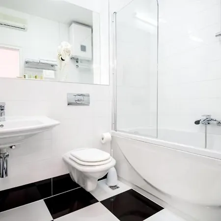 Palace Schoen Milesi - Esense Of Prestige - Private Pool - Old Money Style Luxury - Walking Distance To The Old Town, The And Amenities - Buralux Gostinjska kuća